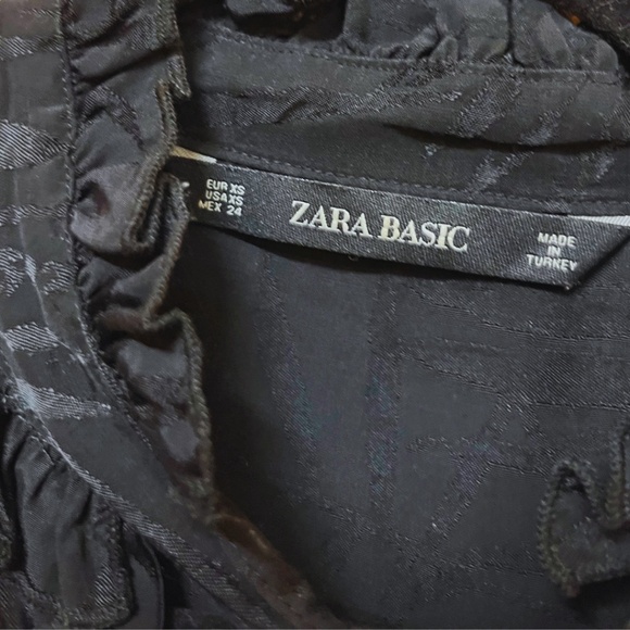 NWOT Zara Black Lace Ruffle button down top blouse Size XS - Picture 3 of 4